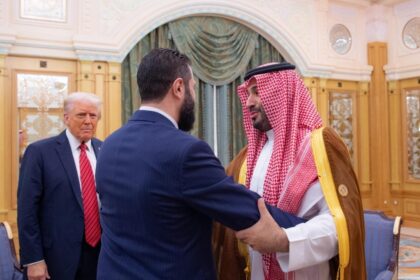 السعودية تنجح في رفع العقوبات عن سوريا.